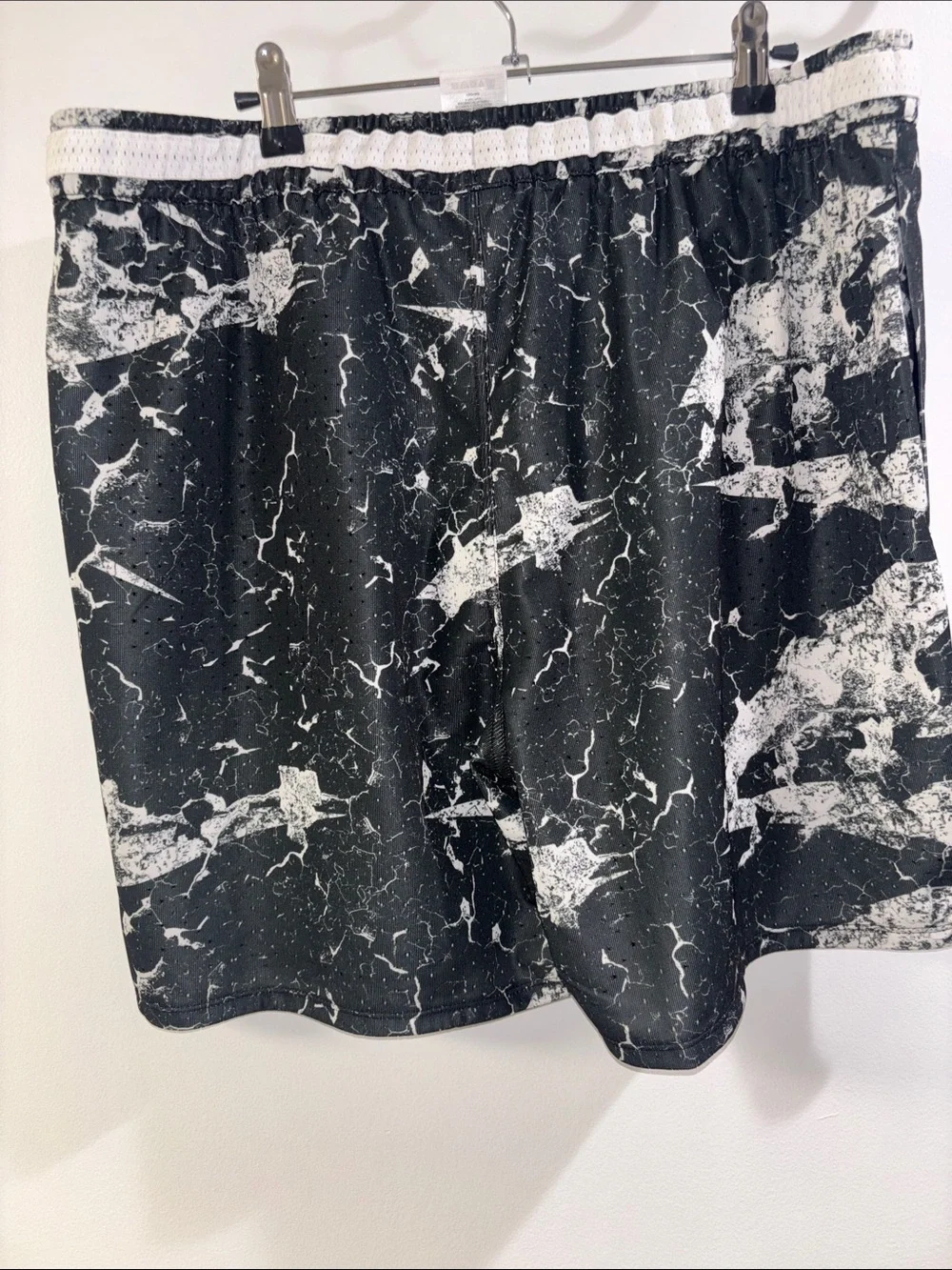 NWT Reebok Men’s 7inch Black & White Hoopwear basketball 🏀 Shorts